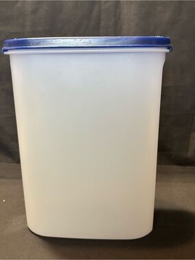 Tupperware 9 3/4 Cups Clear White Storage Container with Blue Lid